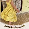 Miniatyrbild 4 av 5: Gul blommig prinsessklänning för flickor