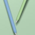 Miniatyrbilde 2 av 5: Etui i silikon for Apple Pencil 1. generasjon, pennhette + to fargede pennhetter