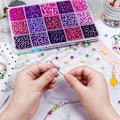 Miniatyrbild 3 av 5: Kristallglaspärlor för smyckestillverkning Facetterad form Blandade färger med behållare, för DIY-konst och hantverk