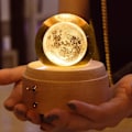 Miniatyrbillede 3 af 4: Krystalkugle Musikboks, 360° Rotation, Træbase, Gløder om natten med Projektion, Fødselsdagsfest Valentinsdag Jul Morsdag