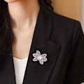 Miniatyrbillede 4 af 5: 2 stk. Kvinders Bryllupscorsage Krystal Perle Elegant Blomst Blad Brosche til Kvinder, Brud