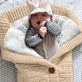 Miniatyrbilde 3 av 8: Unisex Babyteppe i Myk og Tykk Fleece - Strikket Babyteppe for Jenter og Gutter - Vognomslag for Nyfødte - Babytilbehør