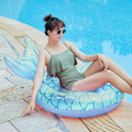 Miniatyrbild 3 av 5: Uppblåsbar Fiskstjärtsbadring, Sommarbadring Badcirkel Pool Float Ride On Pool Raft
