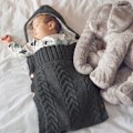 Miniatyrbilde 4 av 5: Vintersovepose for baby med frynser og hette