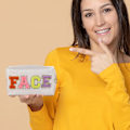 Miniatyrbillede 5 af 5: Makeup Taske til Kvinder - Alphabet Læder Tote Makeup Taske Lynlås Taske Opbevaringspung Vandafvisende Rejsetaske