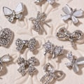 Pikkukuva 4 / 5: 8 kpl Jousi Soljetta Kynsi Alloy Charms Strassit Jousi Solmio Kynsi Kristallit