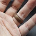 Miniatyrbillede 5 af 5: Silikonring til mænd, åndbar med luftstrømsriller - 8 mm bred - 2,5 mm tyk silikone vielsesring