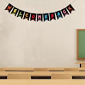 Miniatyrbild 8 av 8: Välkommen tillbaka banner för klassrumsdekorationer, Välkommen anslagstavla banner Välkommen svarta tavlan lyser vimplar för tillbaka till skolan lärare
