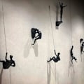 Miniatyrbild 9 av 11: Kreativ Klättrande Man Resin Järntråd Vägg Hängande Figurer Scul Ny Y9 blackC 14*7cm
