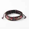 Miniatyrbilde 1 av 2: Handgjord Justerbar brun läderarmband med blommig broderad band