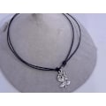Pikkukuva 1 / 3: Ställbar läder halsband med rosformad hänge 2 brun
