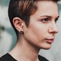 Pikkukuva 3 / 3: Suhiseva käärmeen muotoinen Tragus/rustotappi IP-316L-teräksestä