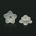 Miniatyrbilde 2 av 2: 50 st. Vita frostade blommor i akryl 10 x 5 mm.