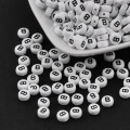Miniatyrbillede 2 af 2: 100 hvide bogstavperler "B" i akryl med sort tekst