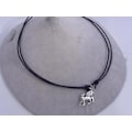 Pikkukuva 1 / 3: Ställbar läder halsband med unicorn  hänge i tibet silver Unicorn svart
