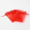 Pikkukuva 1 / 2: 25 st Handsydda Röda organza påsar c:a12 x 9 cm.