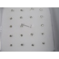 Miniatyrbillede 1 af 2: Næsepiercing i Sølv Med klosæt 1,5 mm hvid rhinsten