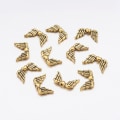 Pikkukuva 1 / 2: 24 kpl Nikkelittömät kullatut enkelin siivet 18,5x11x3,5mm