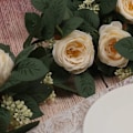 Miniatyrbilde 4 av 5: Kunstig rosekrans med grønne blader 200cm 2 stk blomsterkrans for hjemmebryllupsdekorasjon