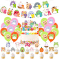 Pikkukuva 1 / 5: Squishmallows-teemainen syntymäpäiväjuhlien koristelu taustakulissi kakkukortti sarjakuvapallo kirje piirrä{EE}
