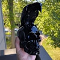 Miniatyrbillede 5 af 5: Krage på kranie boligindretning gotisk krage på kranie statue Halloween sort