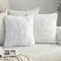 2-pack fluffiga kuddfodral i fuskpäls 43x43cm Vit