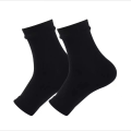 Pikkukuva 5 / 5: Nilkkasuojat, ulkoilmakuntoilusuukat, urheilun suojaavat avovarpaalliset kompressiosukat, joustavat sukat, kompressiosukat Black background with white dots L/XL