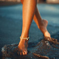 Miniatyrbillede 5 af 6: Strandankel til kvinder 26 bogstaver hjerte initial anklet håndlavet delikat lagdelt bogstav initial hjerte anklet strand smykker gaver