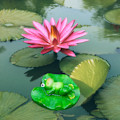 Miniatyrbillede 4 af 7: Flydende Blad Dekoration Harpiks Kunstige Blade Statue Ornament til Pool Springvand Akvarium Vand