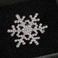Miniatyrbilde 4 av 5: Sølvbrosje til jul / Jul - Snøfnugg med steiner i sølv silver