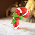 Miniatyrbilde 9 av 10: Julepynt med hengende figurer i harpiks - Julenissen, pepperkake mann, julestrømper og pepperkaker F