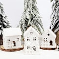 Miniatyrbillede 4 af 7: 3 stk. Julelandsby Snedækket Scene, Julelandsby Hus Hvid, Julepynt Lys white