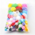 Miniatyrbillede 2 af 5: 100 stk Blandede Størrelser Blandede Farver DIY Håndværk Farverige Mini Fluffy Pom Poms Bolde Bryllup Hjem Dekoration