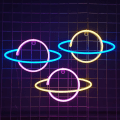 Miniatyrbillede 2 af 5: LED Planet Rocket Neonlys i Farverig Stil 4