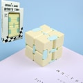 Miniatyrbild 1 av 5: Oändlig Kub Avstressningsföremål Fickkub Macaron Fickflip Kub Avstressning Mini Fickkub Yellow Infinite Cube Boxed