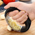 Pikkukuva 3 / 5: Teräksinen valkosipulipuristin - Garlic press - Musta