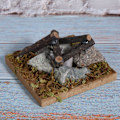 Pikkukuva 5 / 5: Nukkekodin miniatyyripuutarhanuotio, puusimulaatio, nuotiomallin lelu, lisävaruste