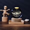 Miniatyrbilde 4 av 7: Dekorativt lys 3D krystallkule med gravering inni og varmt lys, galakse