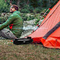 Pikkukuva 1 / 5: Uusi aurinkokäyttöinen Bluetooth-kaiutin taskulampulla, urheilun FM-radio, USB-innovatiivinen kaiutin, sopii ulkoiluun, kotitreeniin, urheiluun jne. (musta)