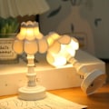 Miniatyrbilde 5 av 5: Blomsterformet miniskrivebordslampe - Perfekt nattlys for soverom og skrivebordsdekorasjon（Pagoda）