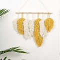 Miniatyrbild 2 av 5: Handgjord Macrame Väggbonad Fjäder Boho Väggdekor Gul Chic Vävd Blad Tofsar Dekoration Bomullsdekorationer Gobeläng Rum Dekoration För Sovrum Liv