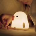 Miniatyrbillede 2 af 4: Andenat Lys Natlampe Soveværelse Timing Silikone Klap Lys Børns Kreative Gave Mobiltelefon Holder USB Opladning Skrivebordslampe (Stil 1)