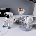 Pikkukuva 2 / 4: Hartsi Luova Astronautti Astronautti Matkapuhelinteline Ipad Matkapuhelinteline Kyykky
