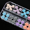 Miniatyrbild 3 av 5: 3D Rosblommor Nagelcharm Akryl Färgglada Rosblommor 3D Nagelkonst Charm AB Röd Rosa Blå Vit Grön Blomma Nagelcharm Flatback Konsttillbehör Su