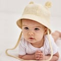 Miniatyrbillede 3 af 4: Børnehat, bred skygge til solbeskyttelse, justerbar strimmelhatte (gul)
