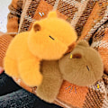 Miniatyrbillede 3 af 5: Capybara plys bamse papa cirkel anime fluffy bamser håndled kram bamse dukke legetøj（gul）