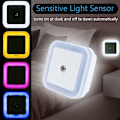 Miniatyrbillede 2 af 5: Soveværelse Sengebordslampe Automatisk Sensor Led Følsomt Nattelys Væglampe Us Eu Stik Lysstyring（US，hvid）