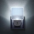 Integreret LED-nattelys, 2 stk., med automatisk sensor, dag/nat, stikkontakt, mat hvid