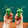 Miniatyrbilde 4 av 5: 2 stk morsomme øyeeple popping squeeze leketøy gressorm klemme squishy fidget leketøy antistress øye sprett for barn voksen stressavlastning（Som bilde，2 stk blanding）