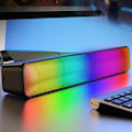 Pikkukuva 1 / 5: Langaton Bluetooth-kaiutin älykkäällä bassolla ja RGB-värivalonauhalla (kuten kuvassa)